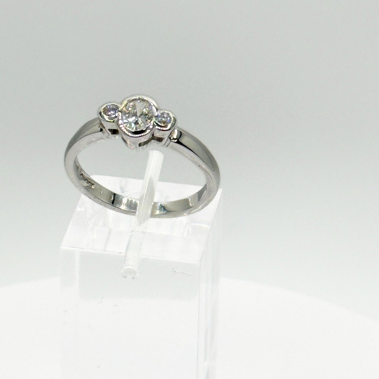 18ct White Gold Diamond Set Ring