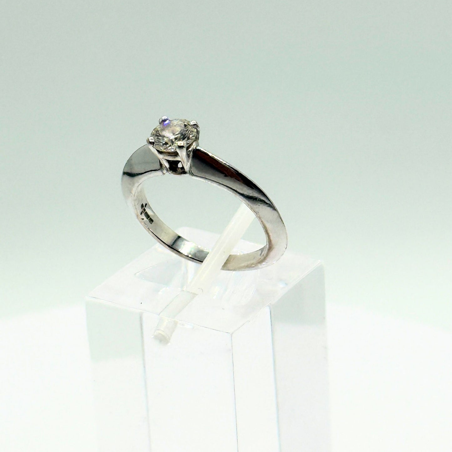 18ct White Gold Single Diamond Set Ring