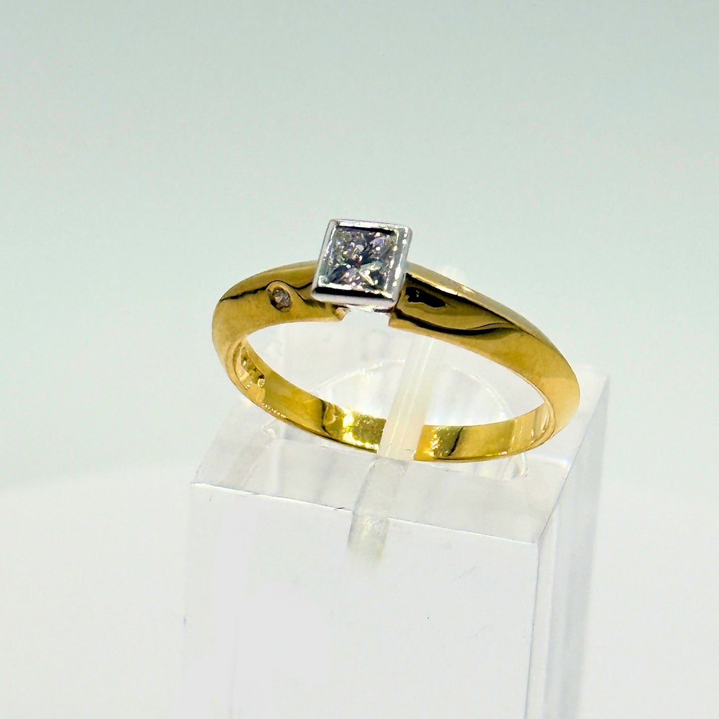 18ct White Gold Square Diamond Set Ring