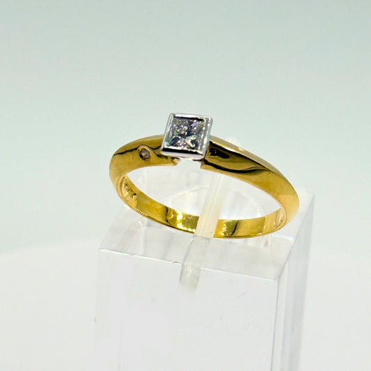 18ct White Gold Square Diamond Set Ring