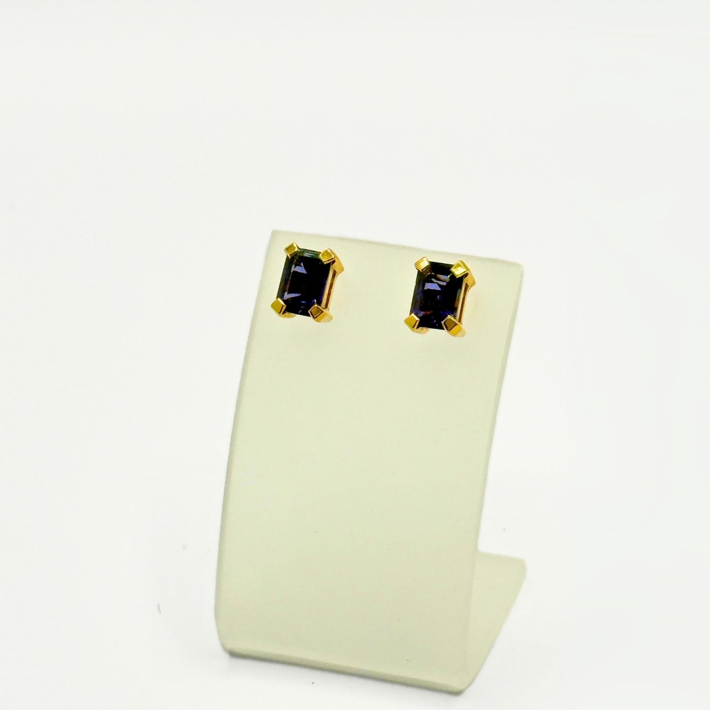 18ct Yellow Gold Oblong Iolite Stud Earrings