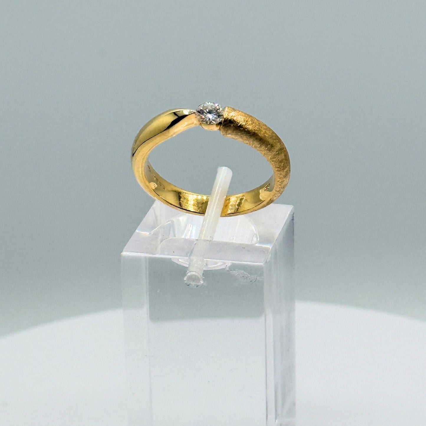 18ct Yellow Gold Single Diamond Set Ring