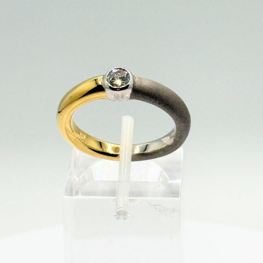 18ct Yellow & White Gold Single Diamond Set Ring