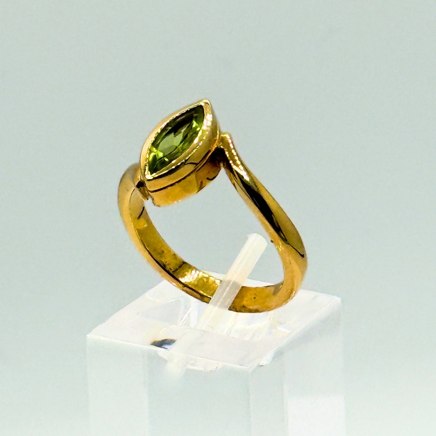 9ct Yellow Gold & Marquise Peridot Dress Ring