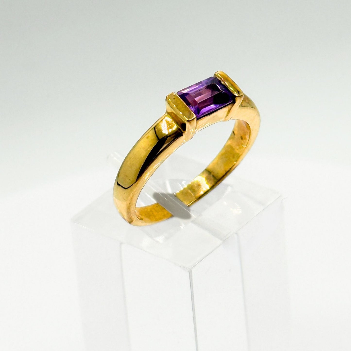 9ct Yellow Gold & Oblong Amethyst Dress Ring