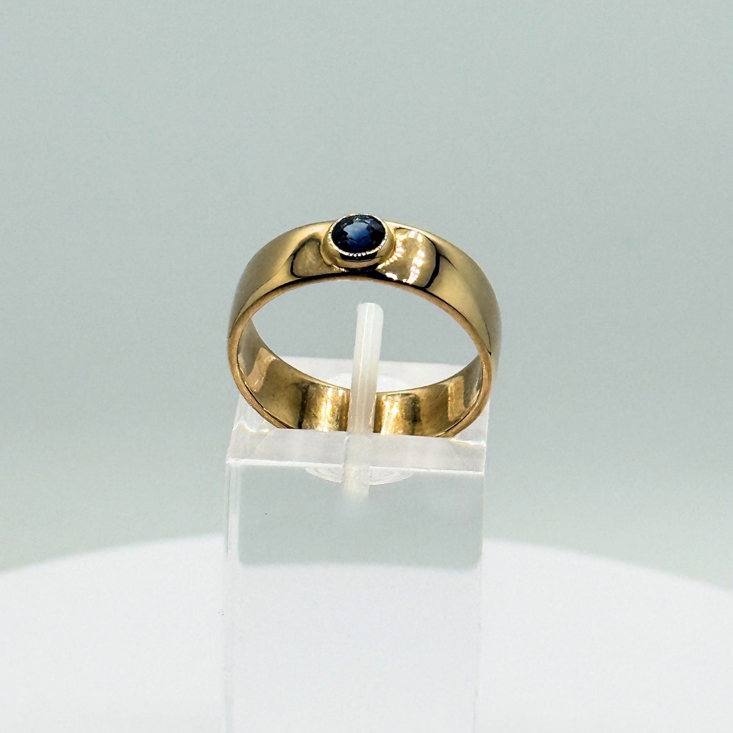 9ct Yellow Gold Sapphire Ring